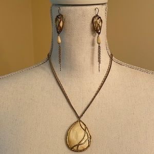 Kenneth Cole Reaction Stone Pendant Necklace and Earrings Set; Gold Tone